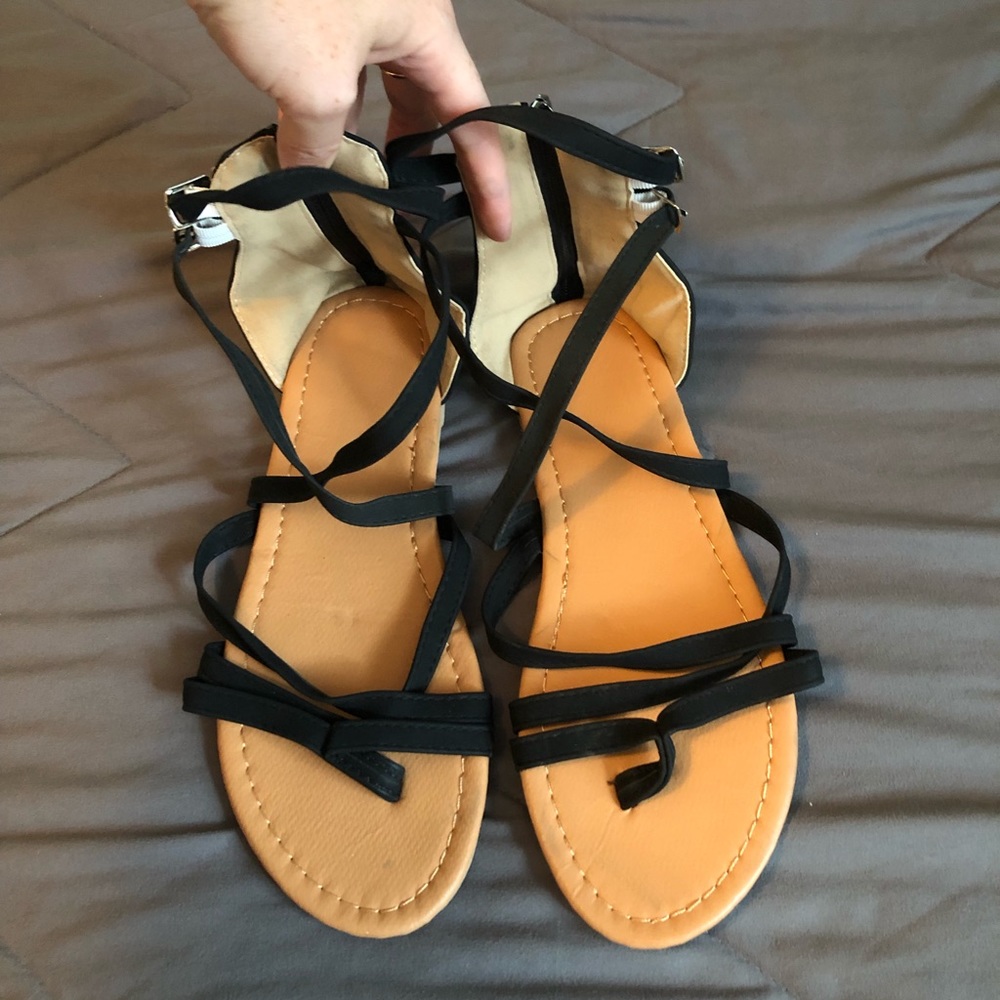 Flat sandals